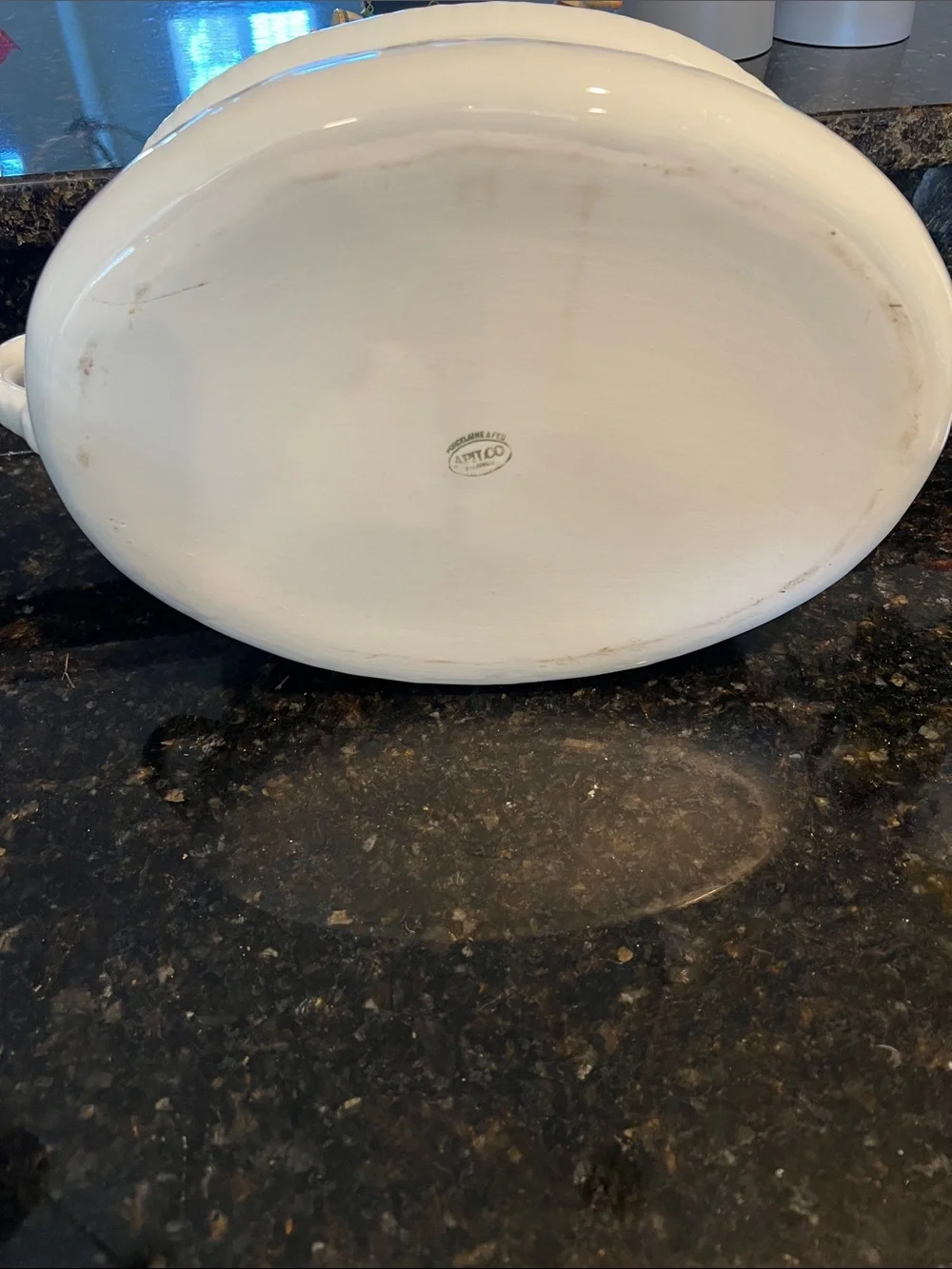 Williams Sonoma White Ceramic Covered Casserole with Leaf Knob